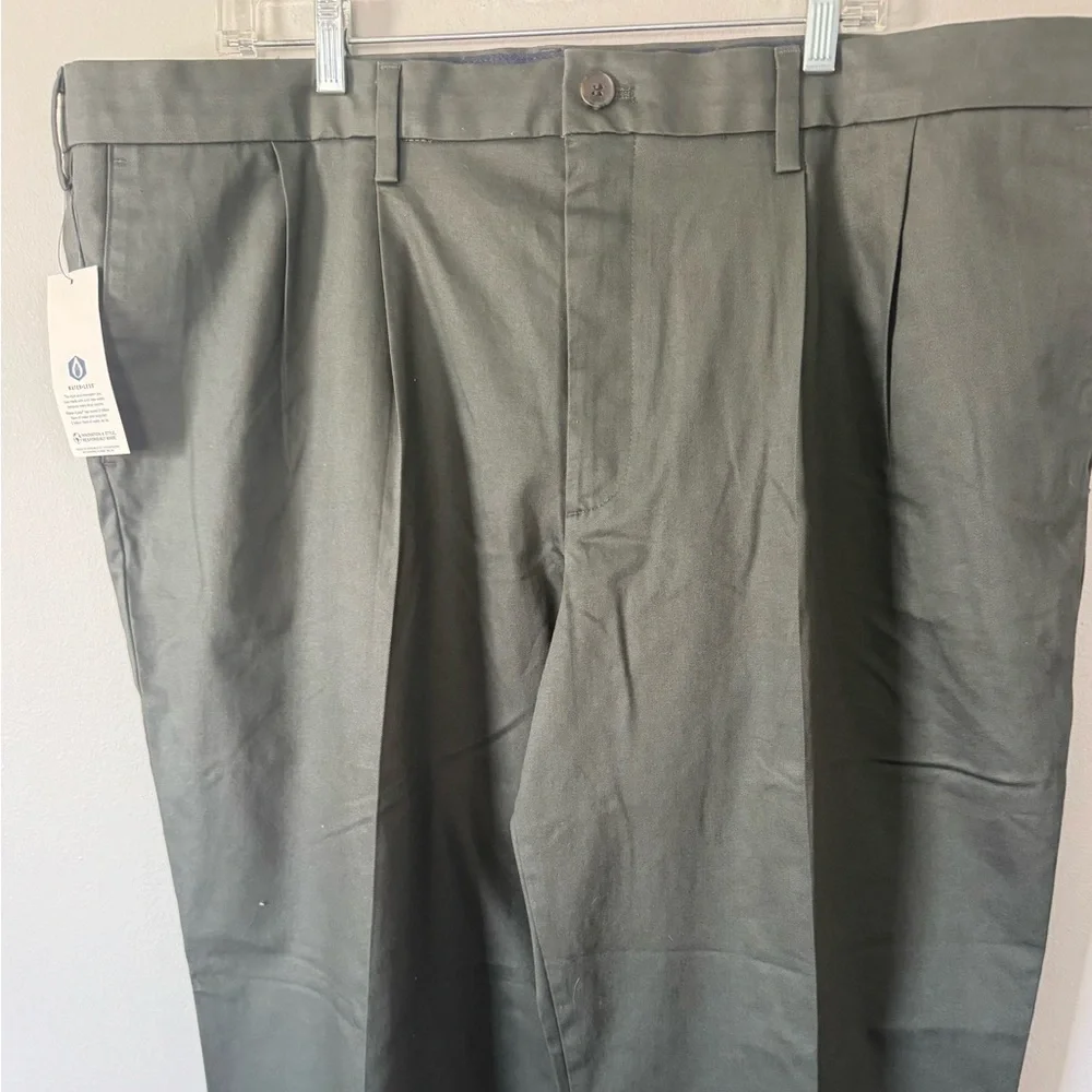 DOCKERS Men's Signature Khaki Lux Cotton Stretch Classic Fit Pants Green 44x30